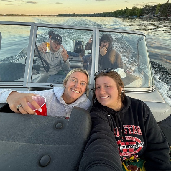 Meet your Posher, Alyx - Picture 12 of 12